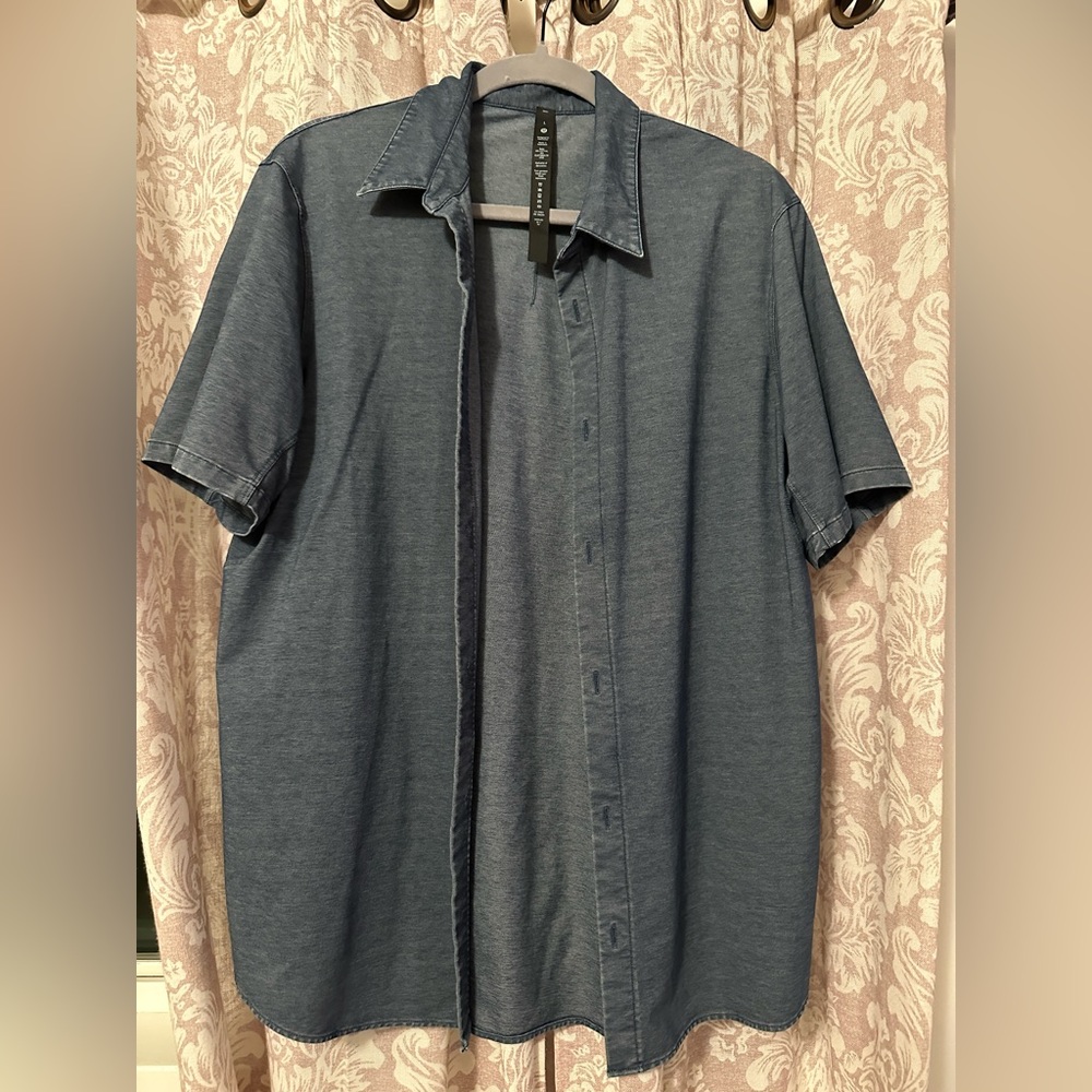Lululemon Commission Short Sleeve Button-Up Shirt